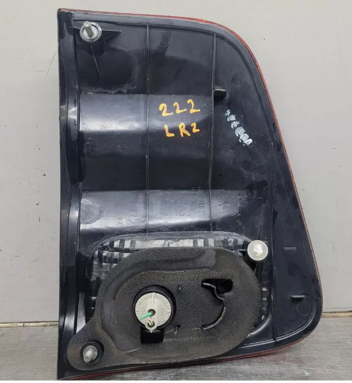 DRIVER LEFT Tail Light Liftgate Mounted Toyota Sequoia 2001-2004 Toyota