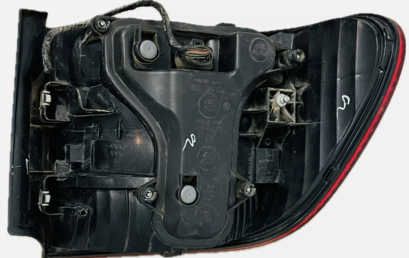 RIGHT RH TAIL LIGHT LAMP ASSEMBLY Porsche Cayenne 2003-2006 Porsche