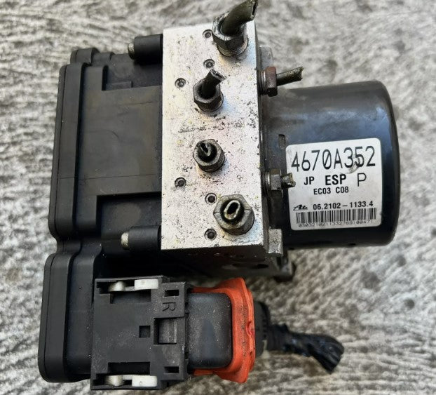 2010-2013 Mitsubishi Lancer ABS Pump Module OEM USED 4670A352 mitsubishi