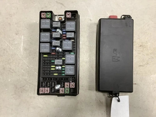 2005-2006 Ford Mustang Fuse Box Engine Assembly OEM ford