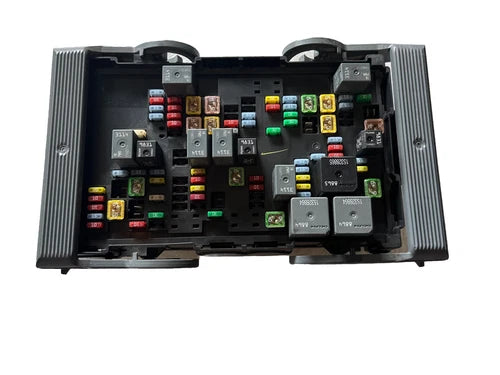 2007-2009 Chevy Suburban, 1500 Pickup, engine FuseBox P/N: 15925042 YS chevrolet