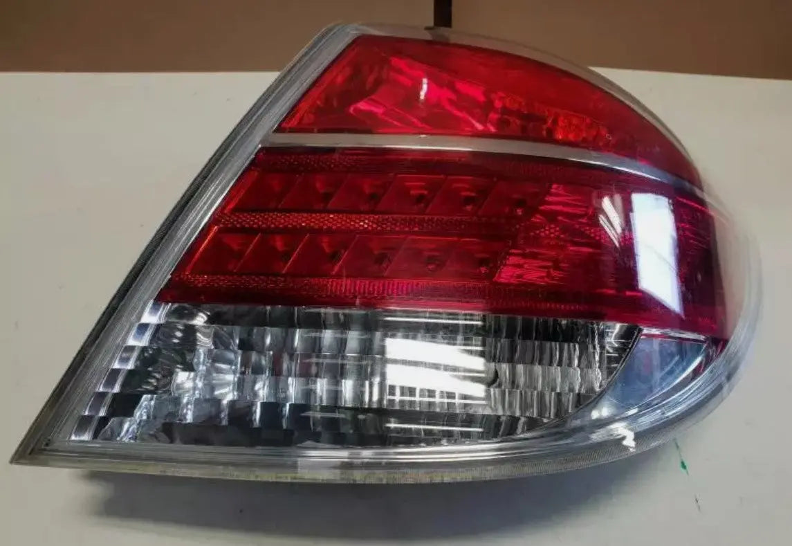 2007 - 2009 SATURN AURA PASSENGER/RIGHT SIDE TAIL LIGHT OEM Saturn