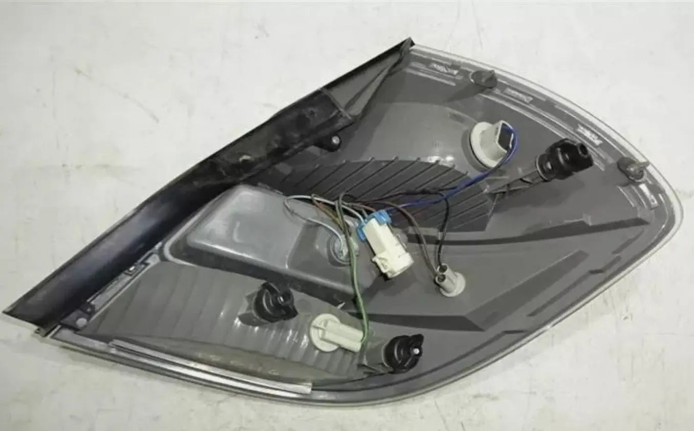 2007 - 2009 SATURN AURA PASSENGER/RIGHT SIDE TAIL LIGHT OEM Saturn