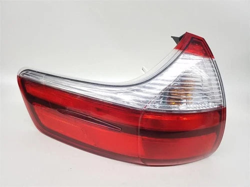 Toyota Sienna 2015-2019  Driver Left Side Tail Light OEM toyota