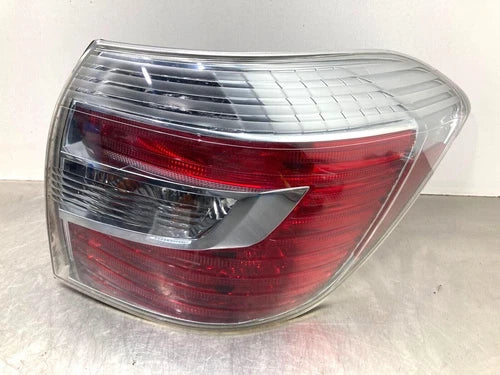 TOYOTA HIGHLANDER HYBRID PASSENGER'S RIGHT SIDE TAIL LIGHT LAMP 2008-2010 toyota